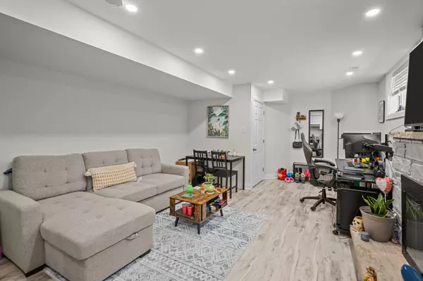 Toronto C04, ON M6B 1Z6,599 Glencairn AVE #Lower