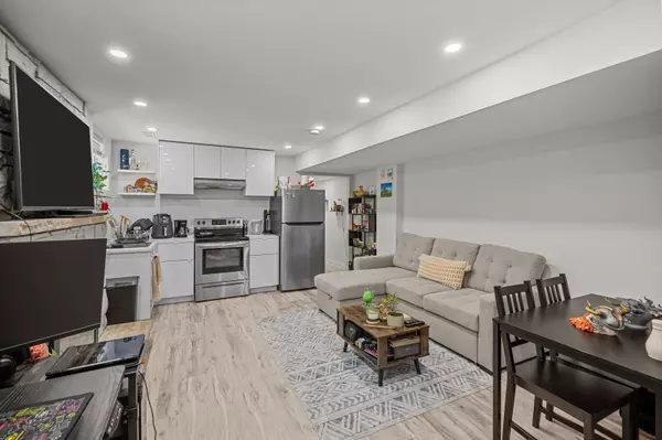 Toronto C04, ON M6B 1Z6,599 Glencairn AVE #Lower
