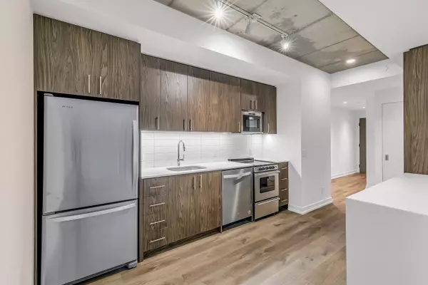 Toronto E01, ON M4M 2Y6,115 Larchmount AVE #401