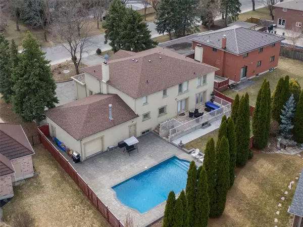 Vaughan, ON L4L 1M9,27 Dorwood CT