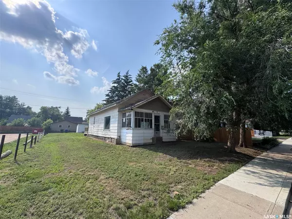 1044 7th AVENUE NW, Moose Jaw, SK S6H 4C4