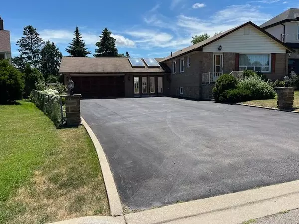 Mississauga, ON L5M 1W4,17 Maldaver AVE