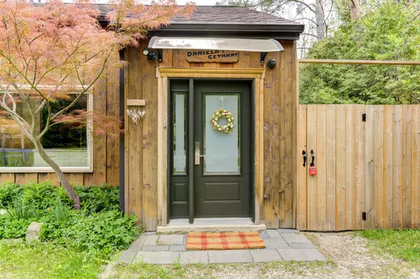 Blue Mountains, ON L9Y 0L1,109 Hope ST