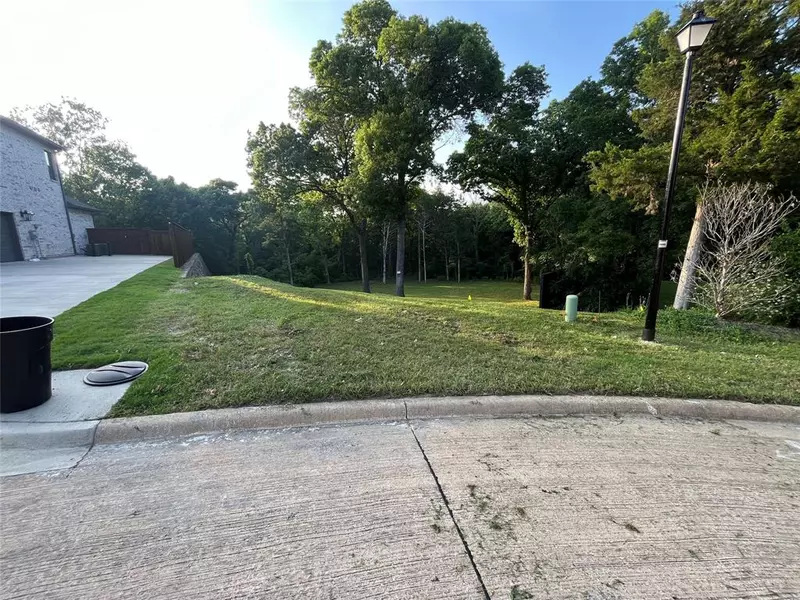 1661 Carriage Creek Drive, Desoto, TX 75115