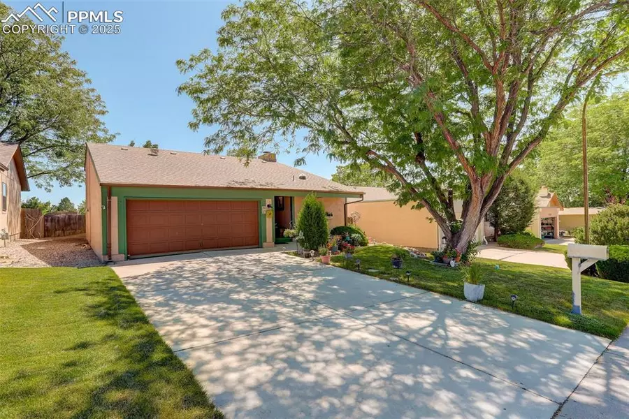 27 Terrace DR, Pueblo, CO 81001