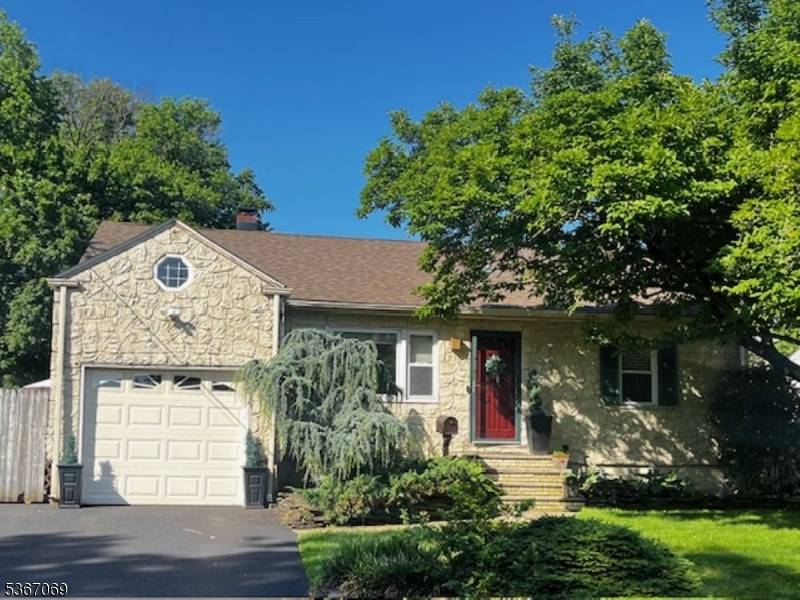 81 Mapes Ave, Springfield Twp., NJ 07081