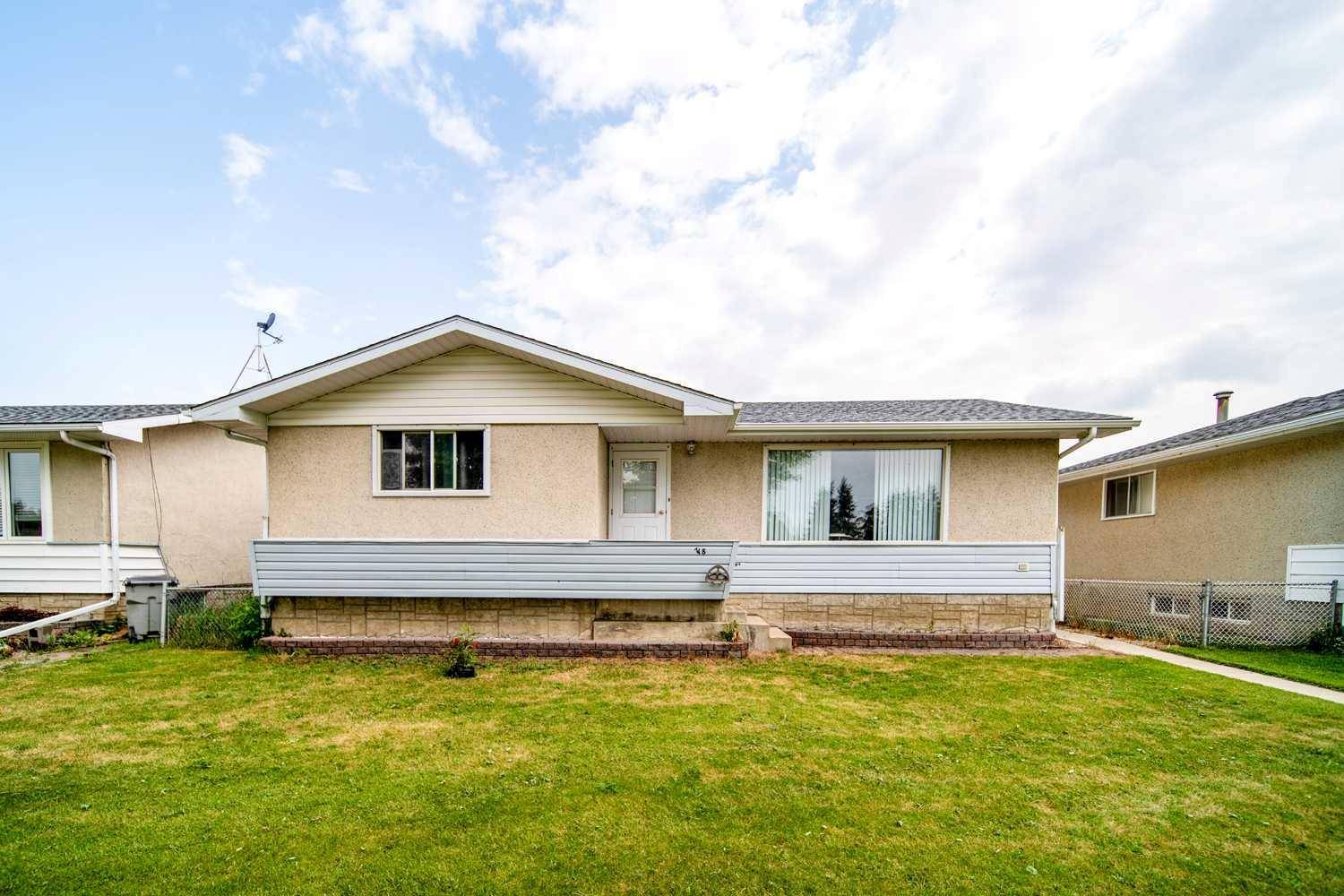 718 7 AVE, Wainwright, AB T9W 1C1