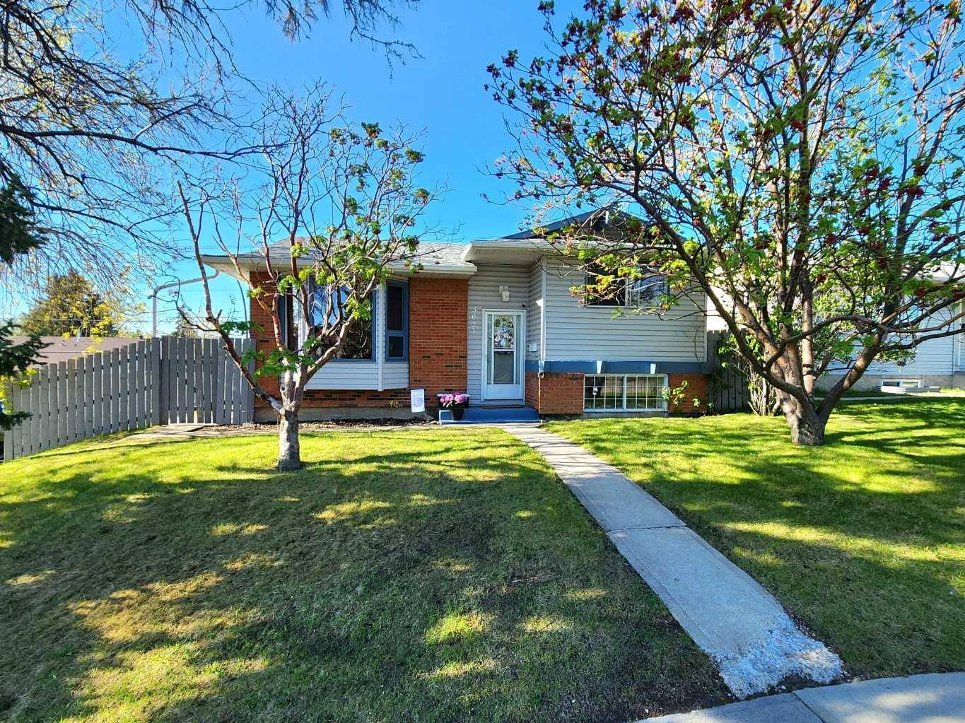 Calgary, AB T1Y1T9,5023 Whitehorn DR NE