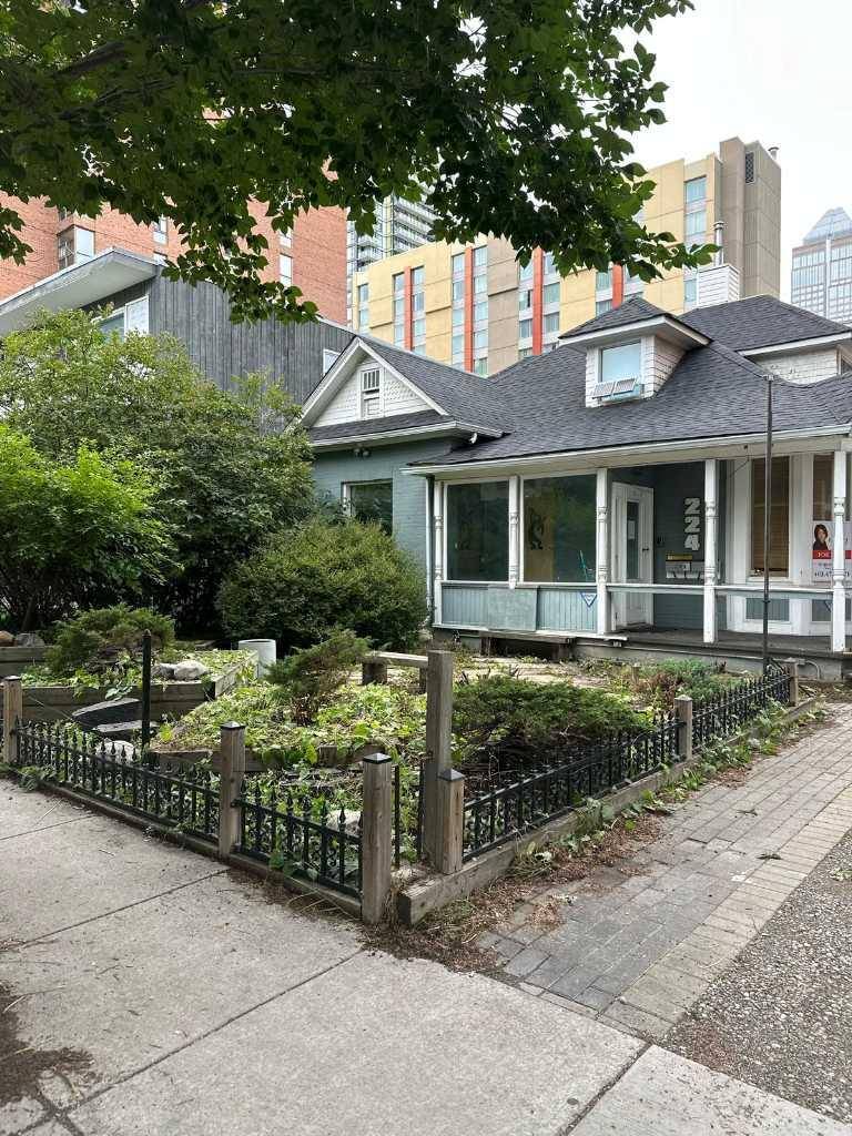 Calgary, AB T2R0K2,224 13 AVE Southwest