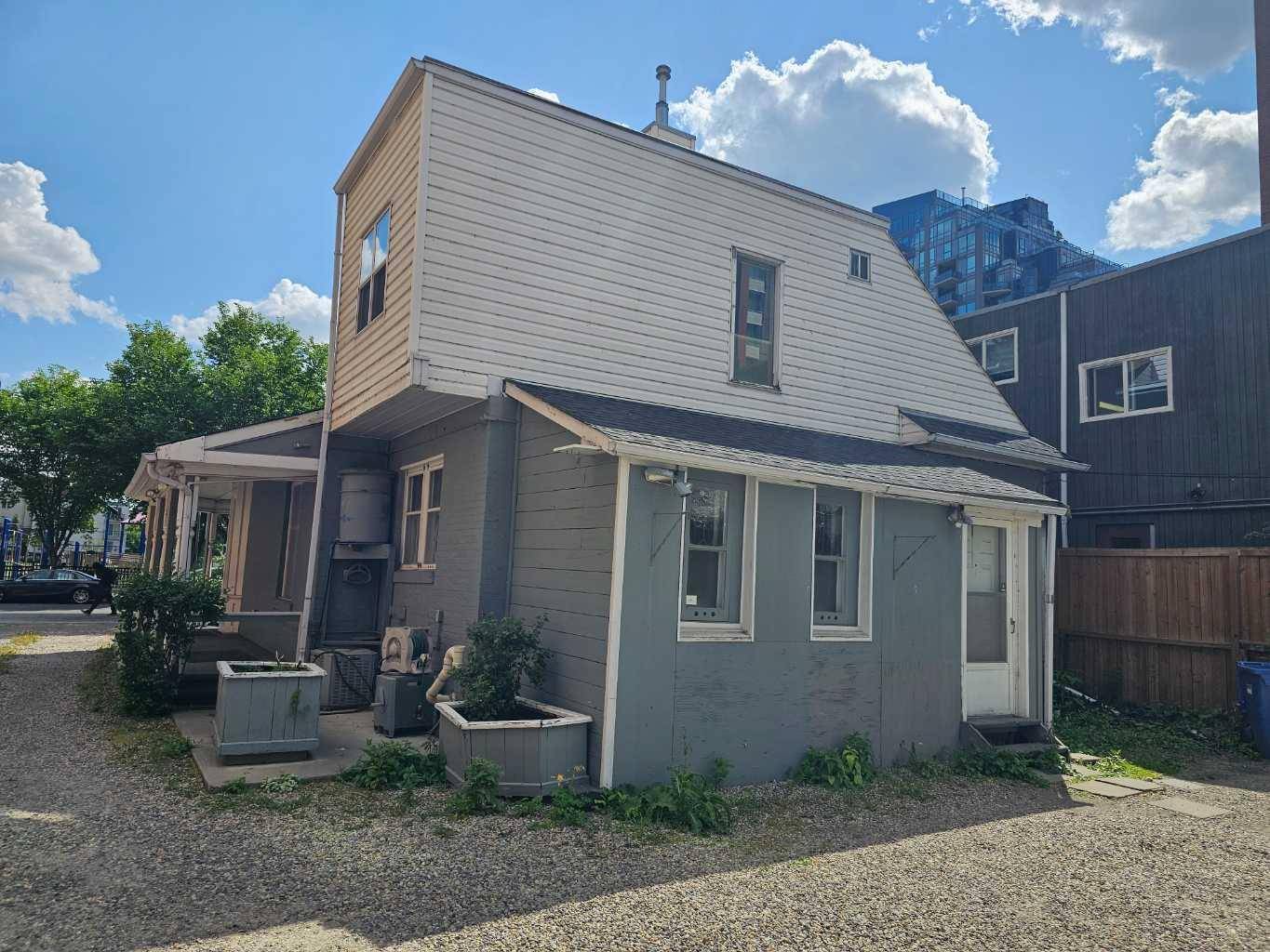 Calgary, AB T2R0K2,224 13 AVE Southwest