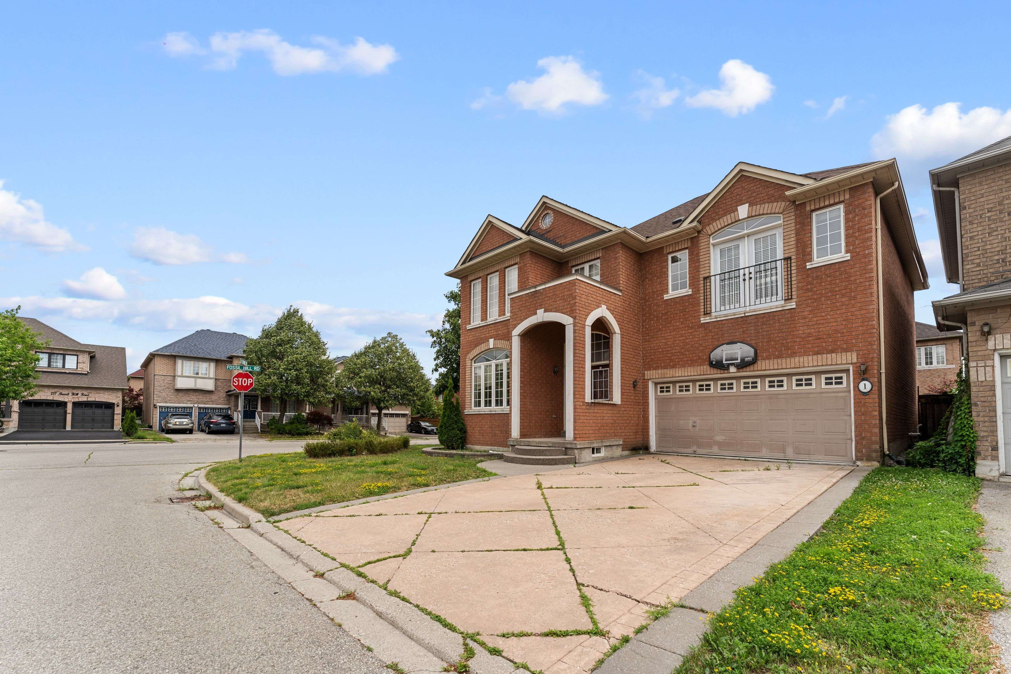 Vaughan, ON L4H 2X4,1 St Etienne DR