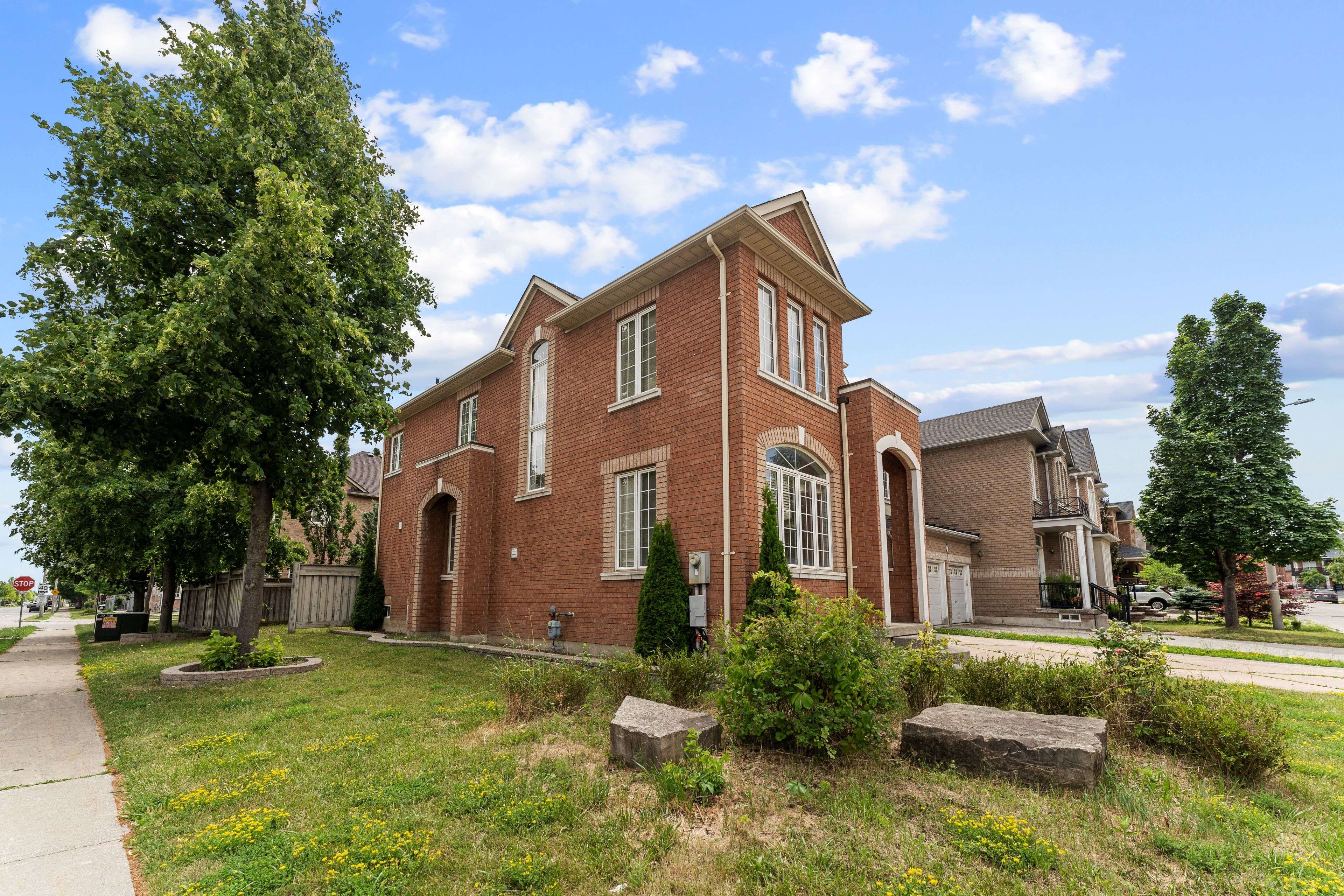 Vaughan, ON L4H 2X4,1 St Etienne DR