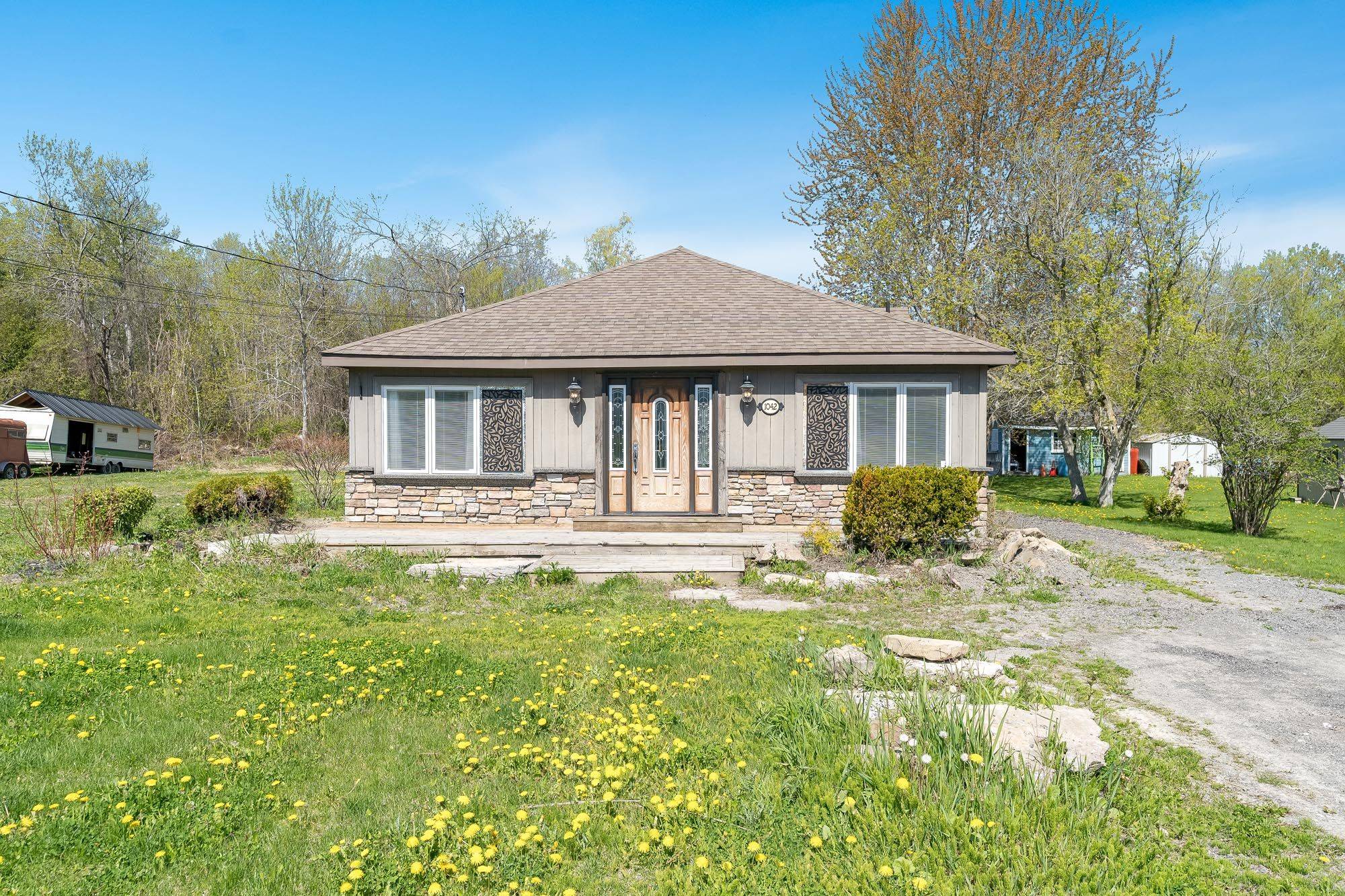 1042 Cameron ST, Innisfil, ON L0L 1C0