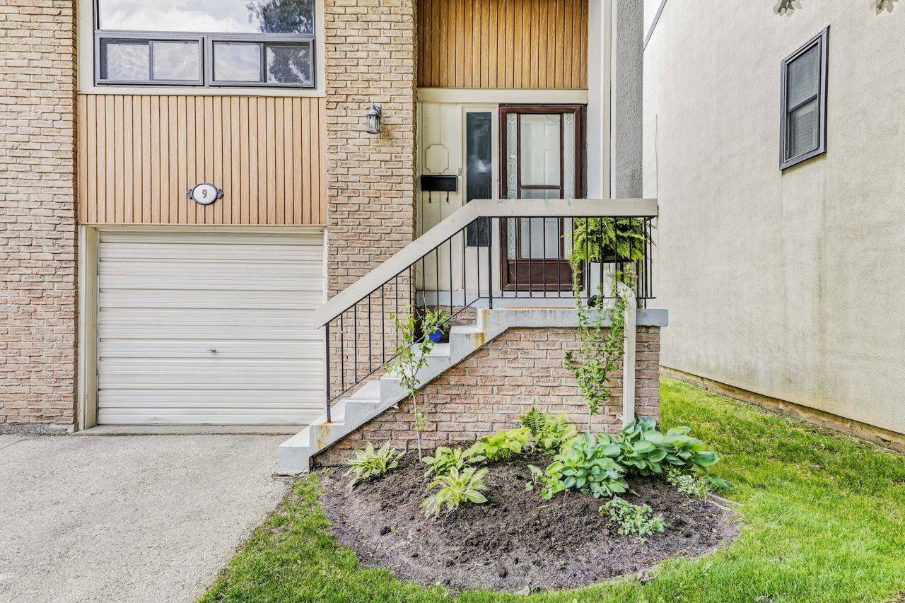 9 Ashton CRES #9, Brampton, ON L6S 3J9