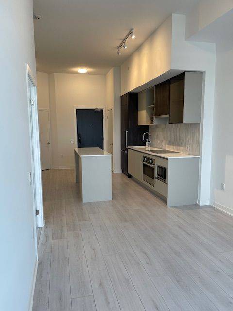 Oakville, ON L6M 5R8,395 Dundas ST W #216