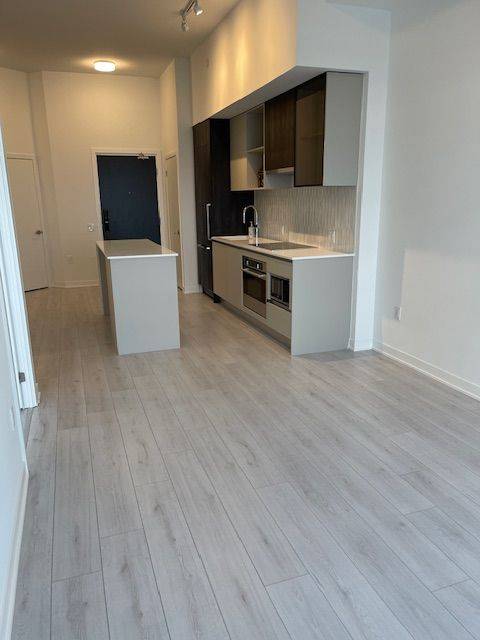 Oakville, ON L6M 5R8,395 Dundas ST W #216