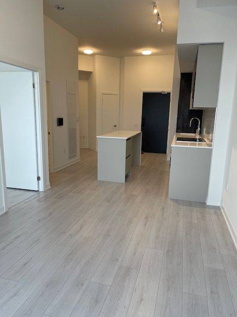 Oakville, ON L6M 5R8,395 Dundas ST W #216