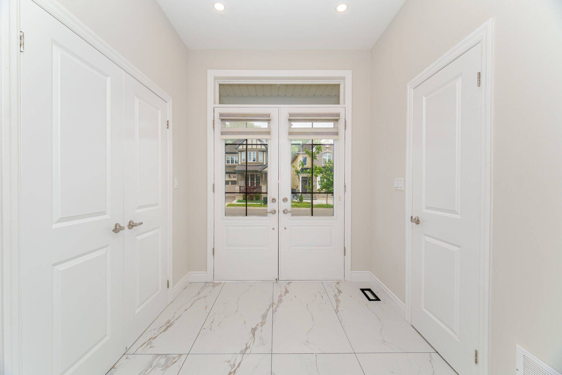Oakville, ON L6H 0Y4,3304 Vernon Powell DR