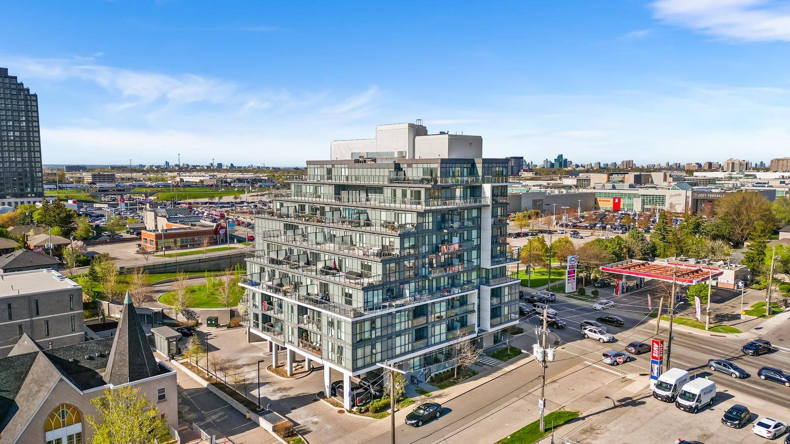 16 Mcadam AVE #705, Toronto W04, ON M6A 1S5