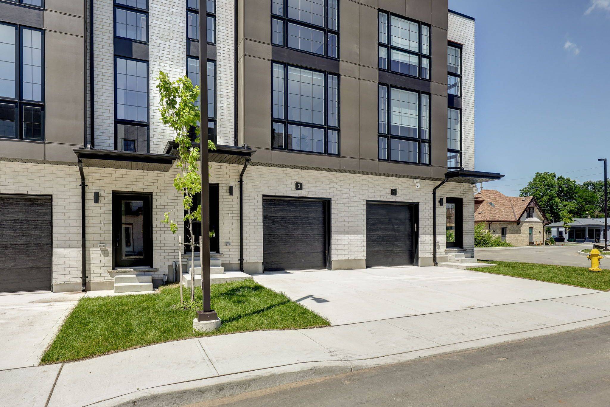 London South, ON N6P 1T5,2500 MAIN ST #3