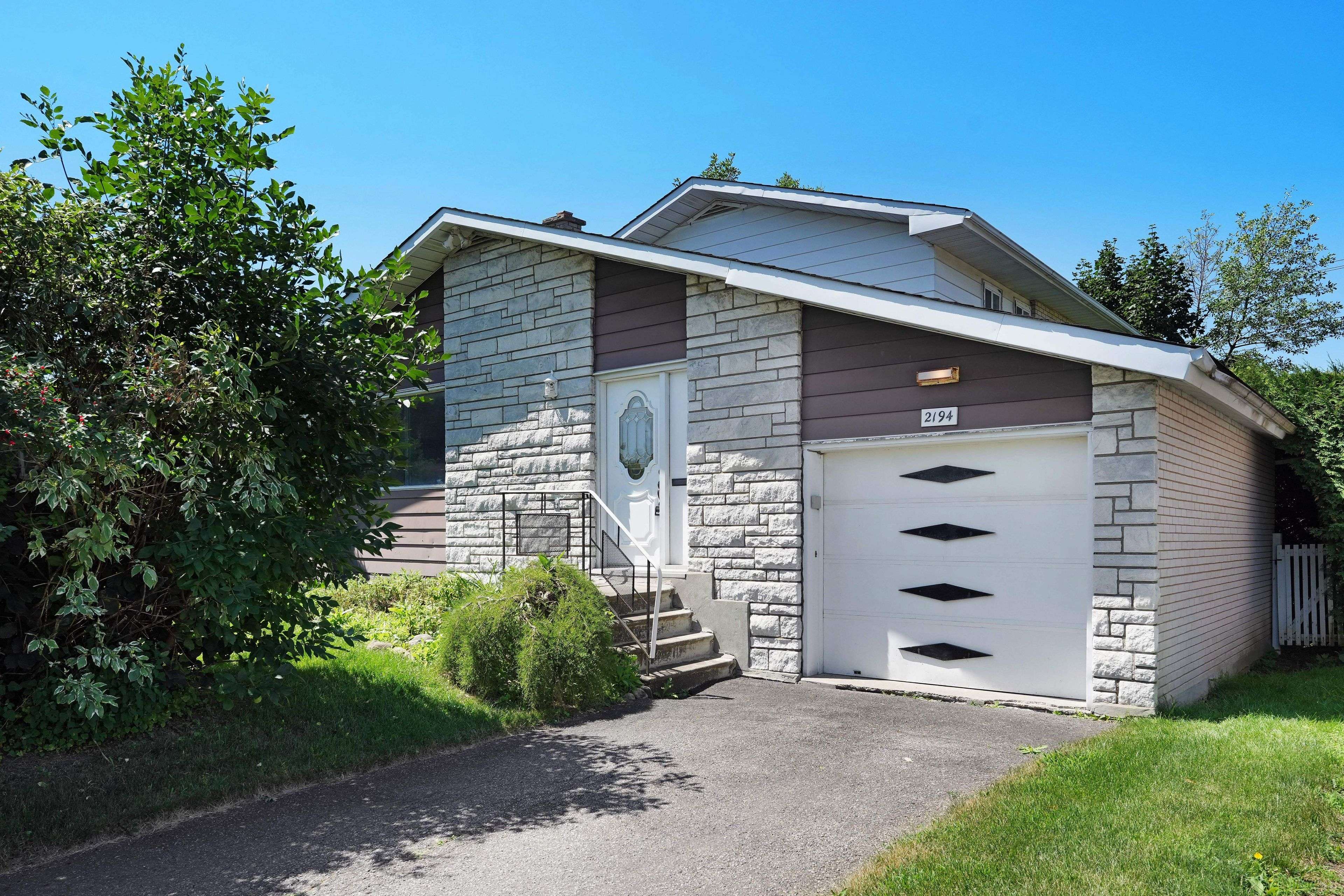 2194 Haig DR, Elmvale Acres And Area, ON K1G 2L2