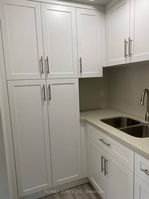 Belleville, ON K8P 4J8,2 Village DR #6