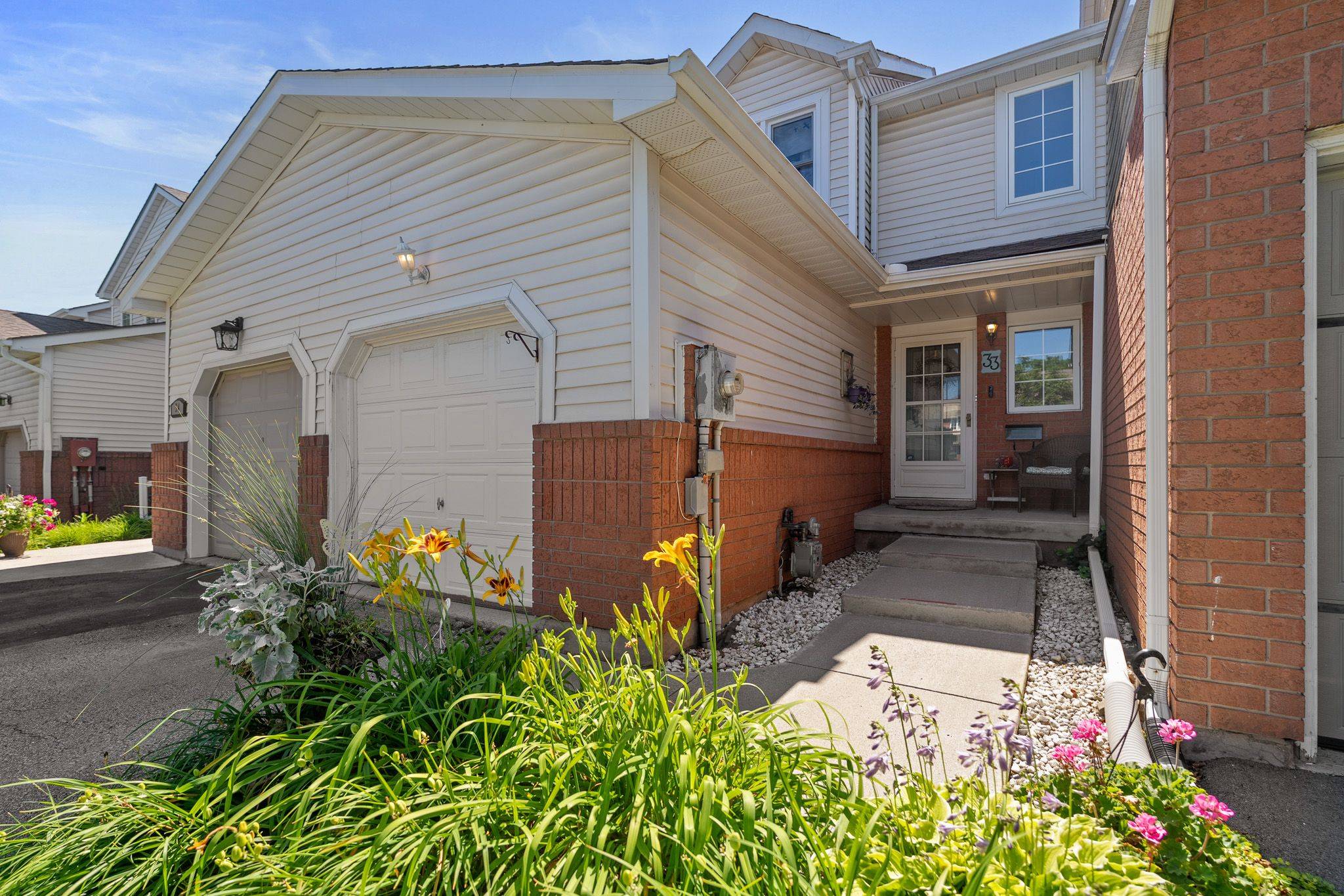 Grimsby, ON L3M 5J5,33 Walker CT