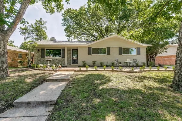 1016 Livingston Drive, Hurst, TX 76053