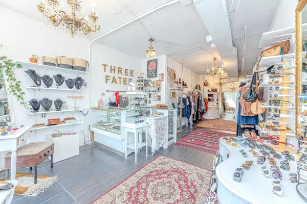Toronto C01, ON M6K 1T9,1573 Dundas ST W #main floor