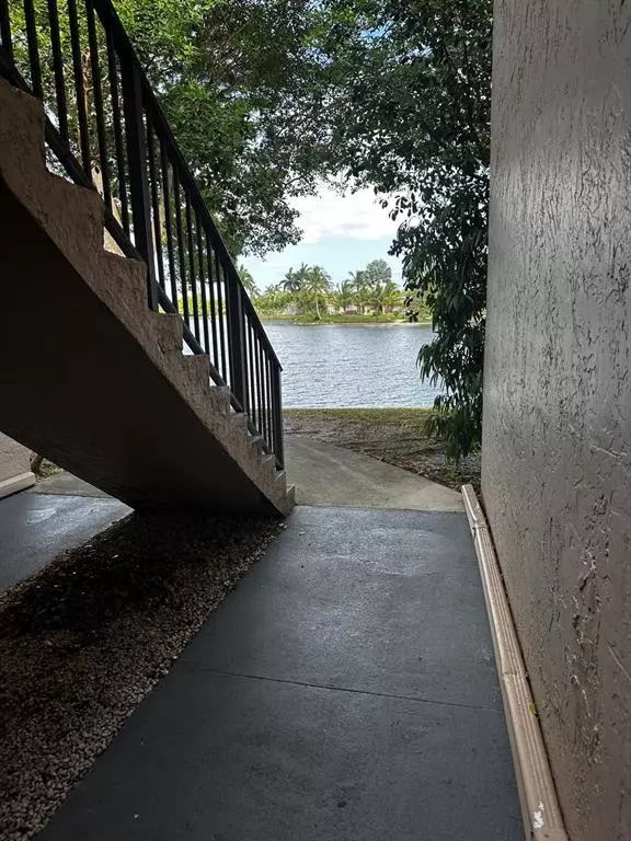 Hollywood, FL 33024,2121 NW 96th Ter #14m