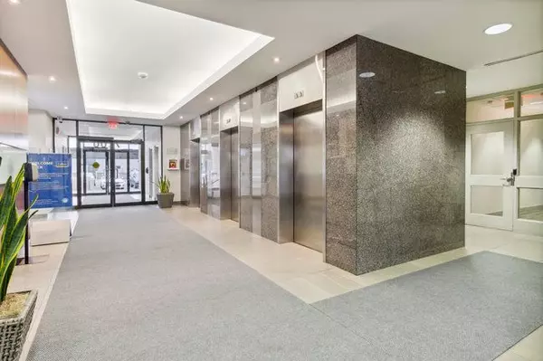 Markham, ON L3R 6G2,7100 Woodbine AVE #322