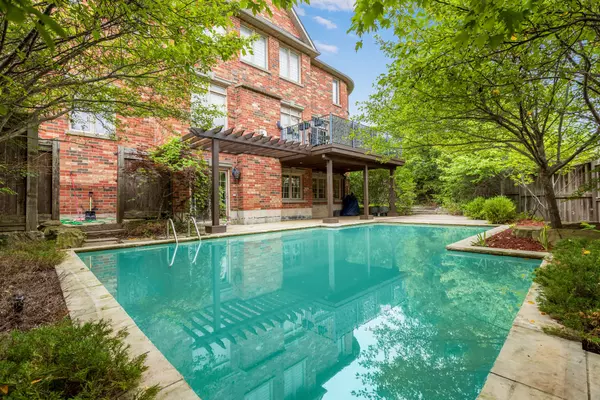 Oakville, ON L6H 7R4,2485 Meadowridge DR