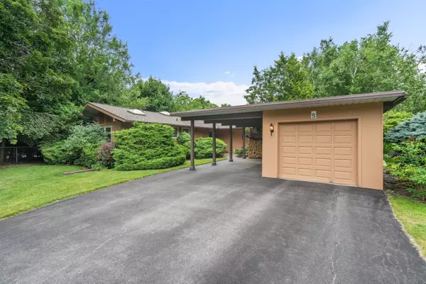 Mississauga, ON L5N 1H2,5 Shady Lawn CT