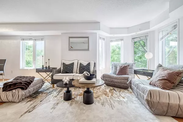 Toronto W02, ON M6H 4K7,35 Foundry AVE #38