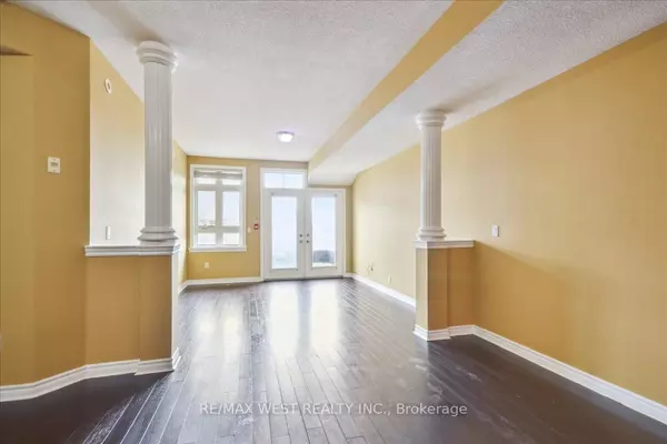 Toronto W04, ON M9N 0A6,9 Pine ST #9