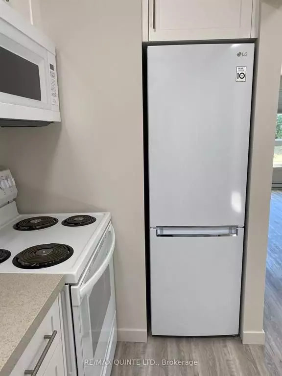Belleville, ON K8P 4J8,2 Village DR #6