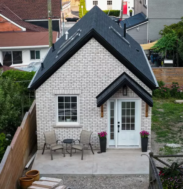 22 Inchbury RD #R, Hamilton, ON L8R 3B3
