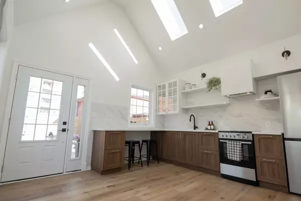 Hamilton, ON L8R 3B3,22 Inchbury RD #R