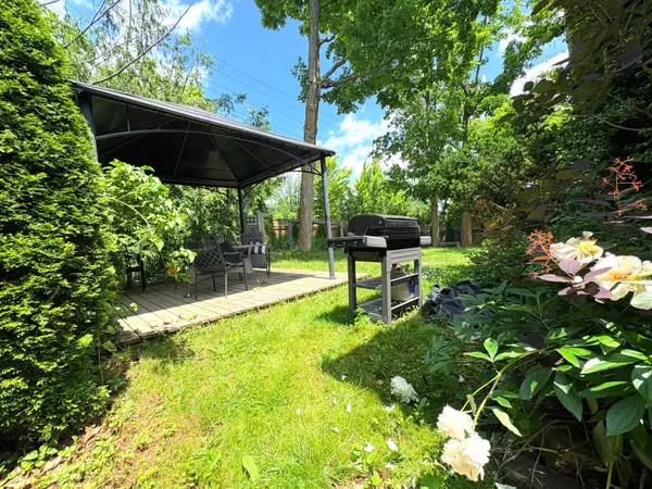 Selwyn, ON K9L 1K9,323 Lindan AVE W