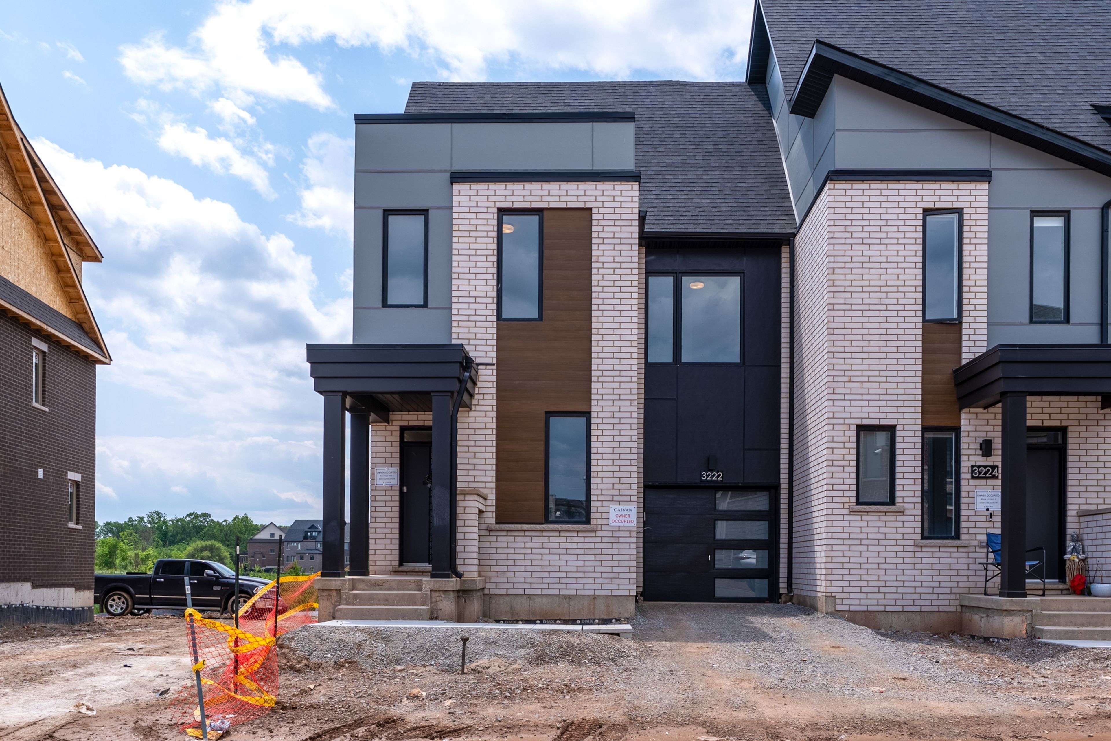 3222 Crystal DR, Oakville, ON L6M 0W8