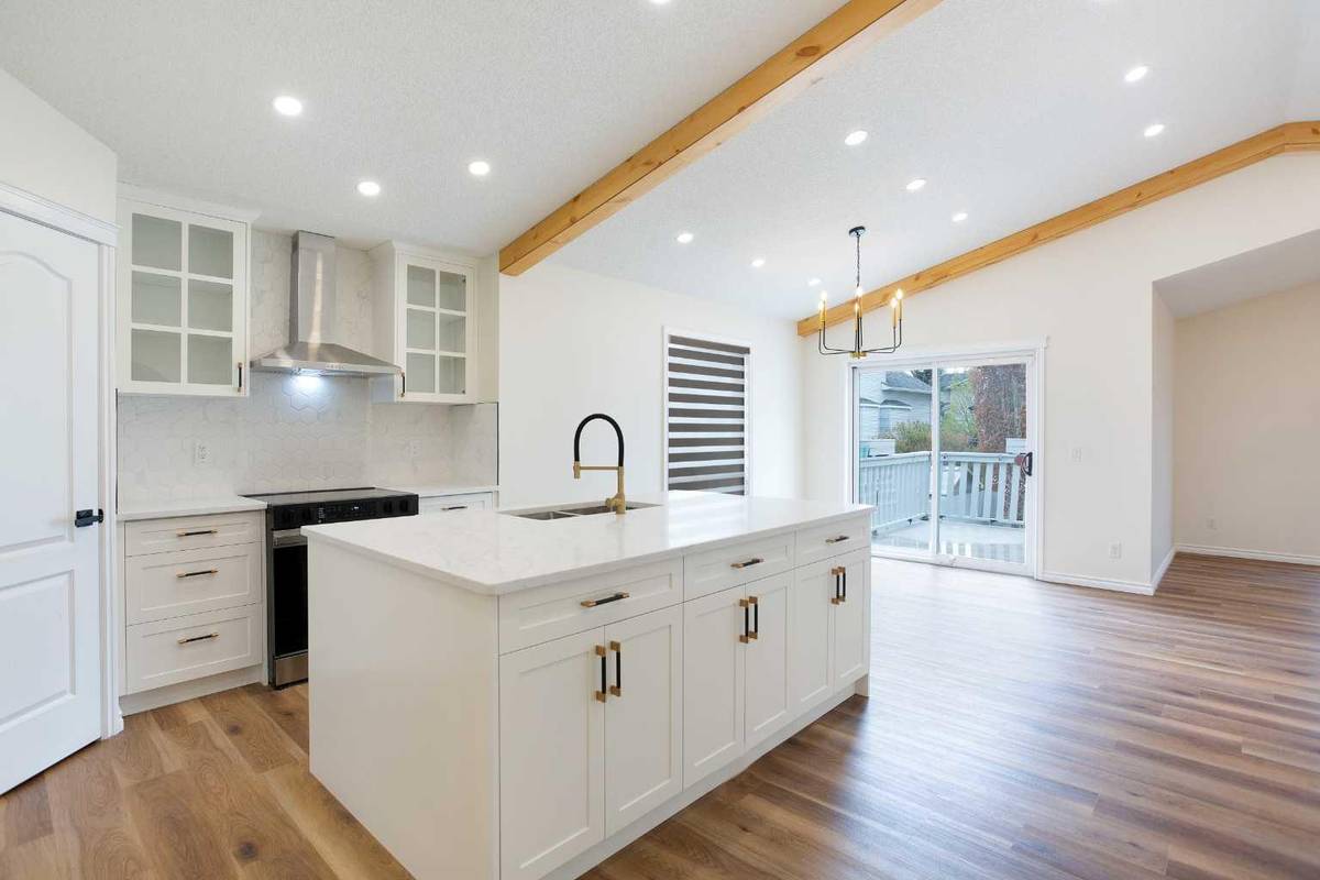 Calgary, AB T3M 1B2,953 Cranston DR Southeast