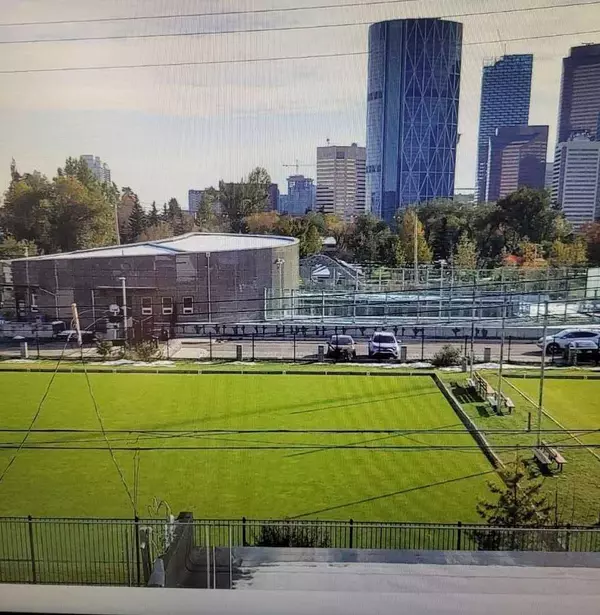 Calgary, AB T2E 0M6,135 7 AVE NE
