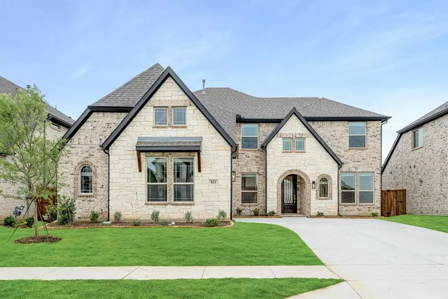 821 Trout Lilly Drive, Fort Worth, TX 76247