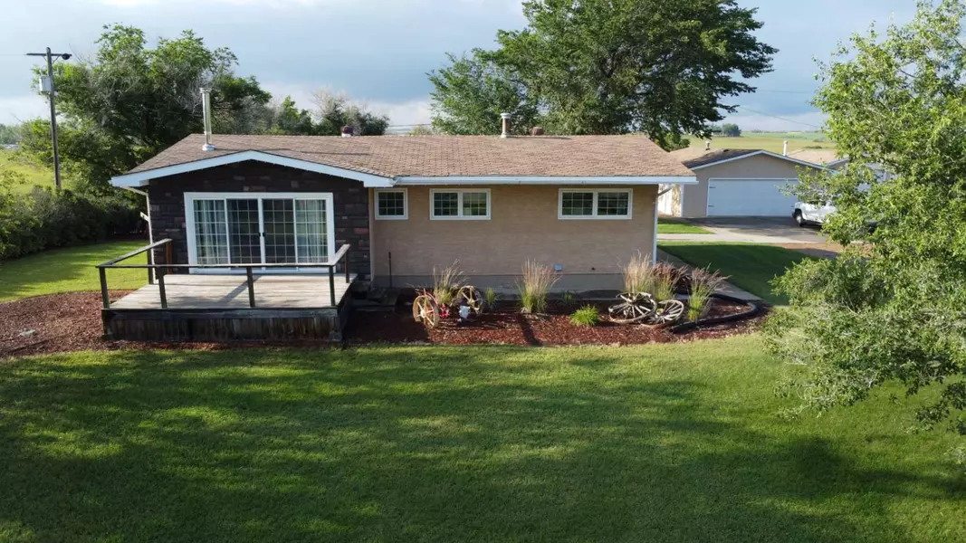 502 Fox Lake Trail, Hanna, AB T0J 1P0