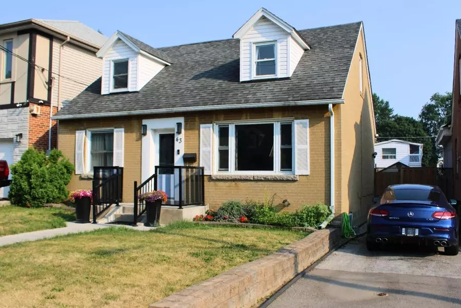 43 Holland AVE #Main/Upper, Toronto E03, ON M4B 2C7