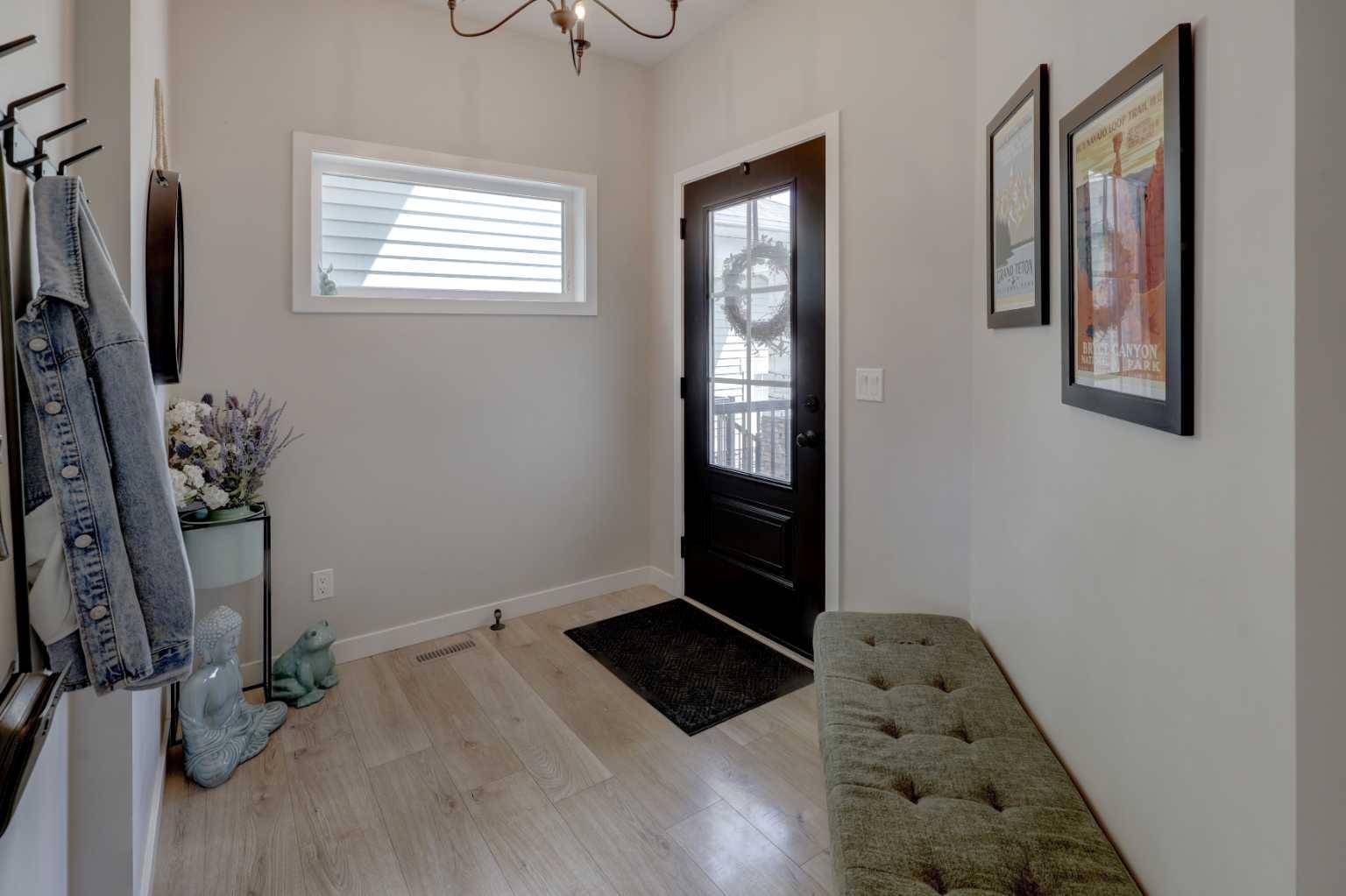 Airdrie, AB T4B 5C9,1056 Chinook Gate Heath SW