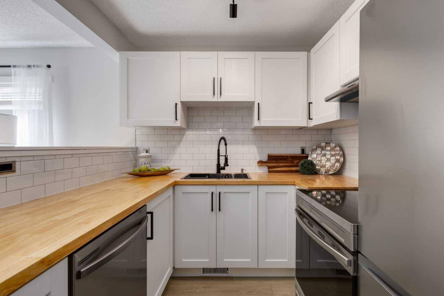 Calgary, AB T2Y 3E8,16 Millrise GN Southwest