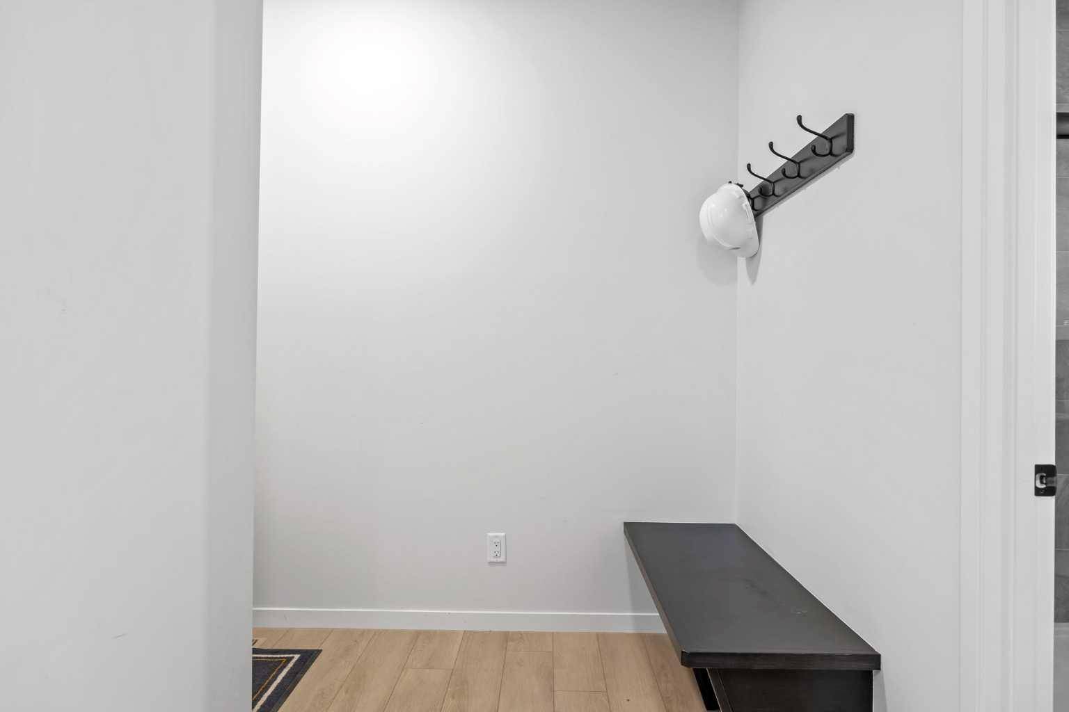Calgary, AB T3R 2C3,53 Edith CRES NW