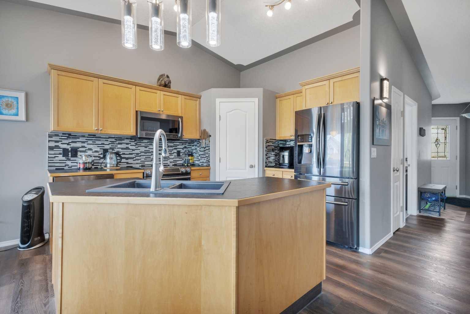 Red Deer, AB T4R 3H8,22 Dubois CRES