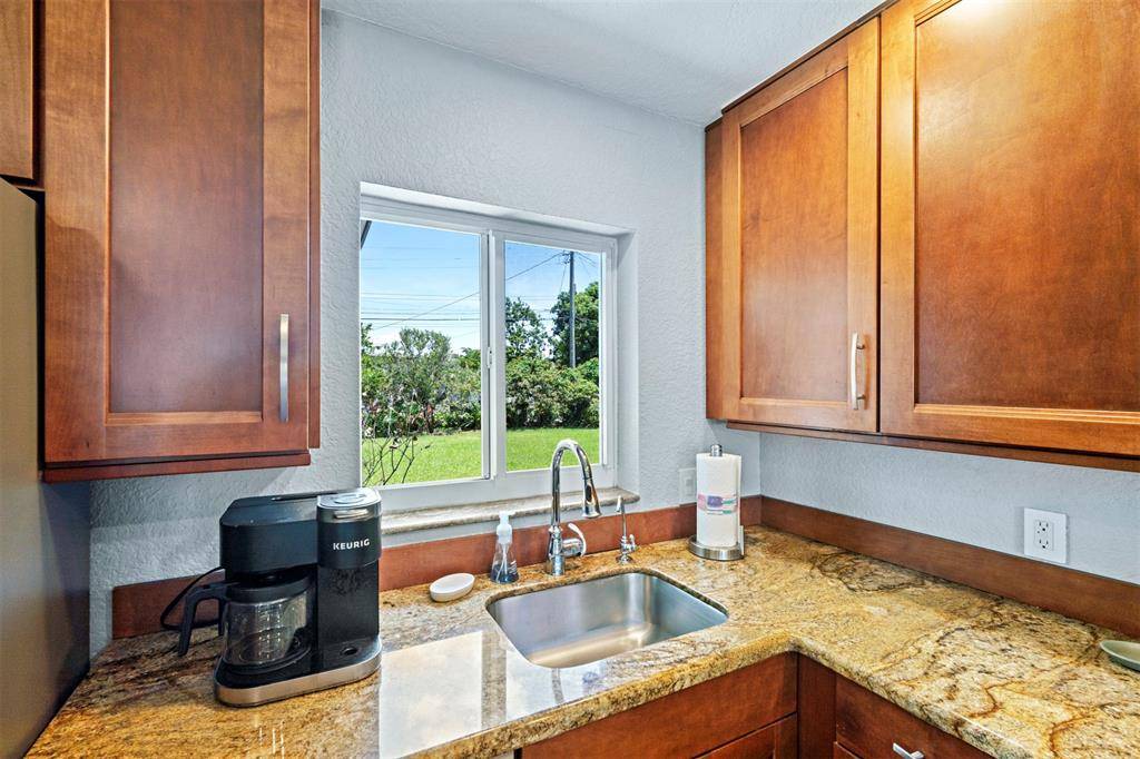 Oakland Park, FL 33309,81 NW 37th St